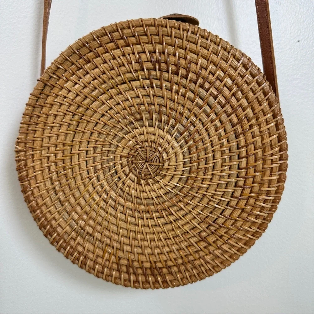 Straw Purse Round 7.9"x7.9"x3.1" with Shoulder Straps Summer Wicker Rattan Woven - Picture 2 of 6